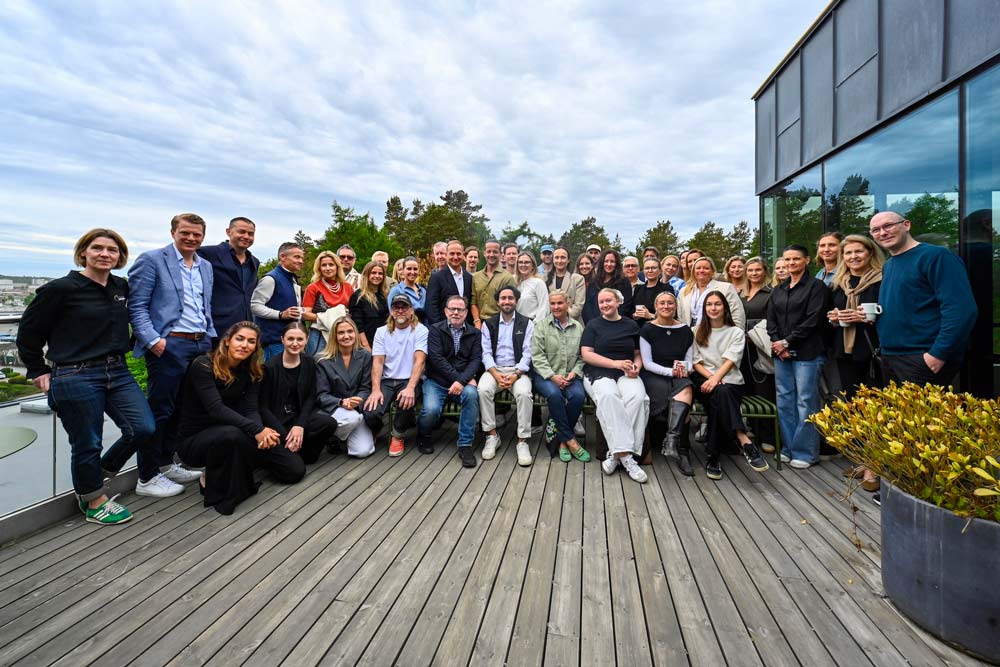 En grupp med partners på partnerträff